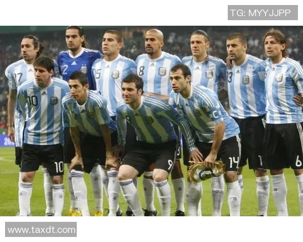 近期最红足球明星盘点他们的精彩表现与未来发展潜力分析