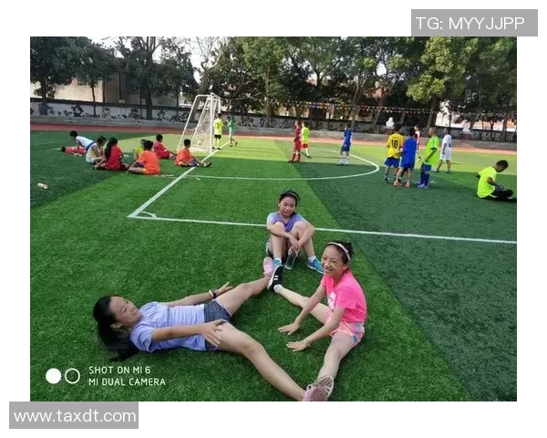 黄芳专访：从绿茵场到人生舞台的足球旅程回顾与展望